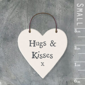 East of India Small Wooden Heart Hugs & Kisses