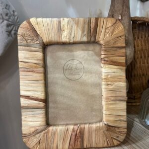 Raffia photo frame