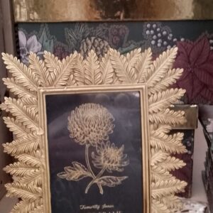 Gold Frame with Embossed Leaf Design/ 4" x 6"